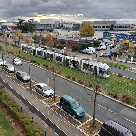 Jolie Appartement Proche Tramway Венісьє Екстер'єр фото