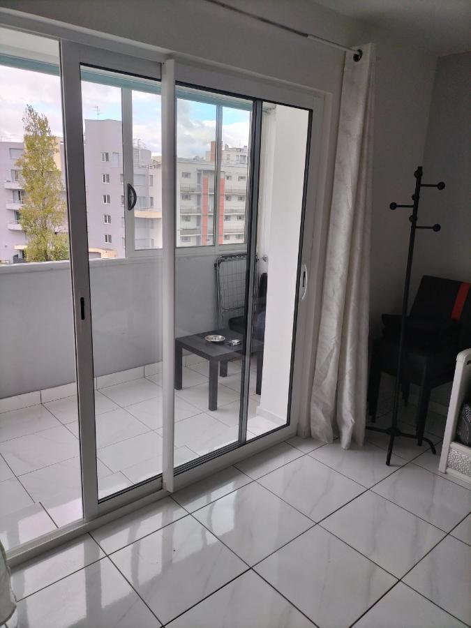 Jolie Appartement Proche Tramway Венісьє Екстер'єр фото