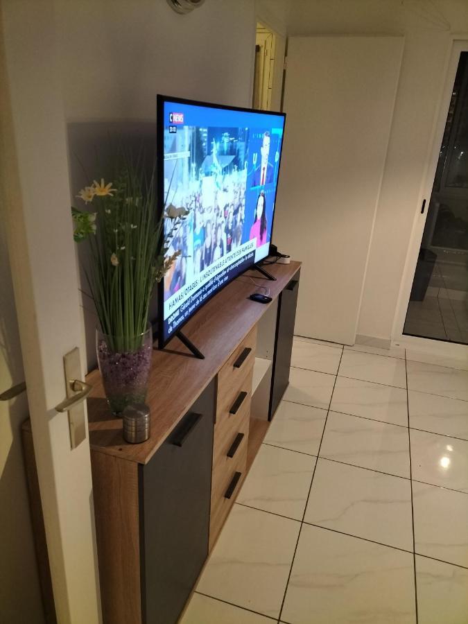 Jolie Appartement Proche Tramway Венісьє Екстер'єр фото