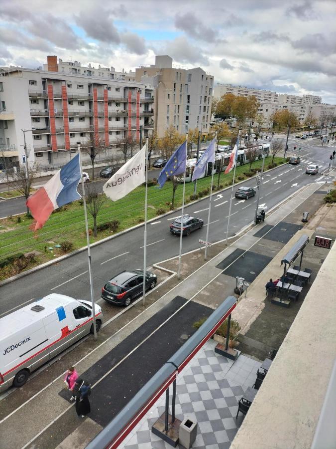 Jolie Appartement Proche Tramway Венісьє Екстер'єр фото